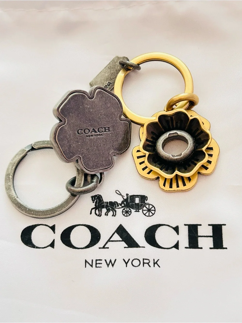 Coach ❤️♥️❤️♥️ price